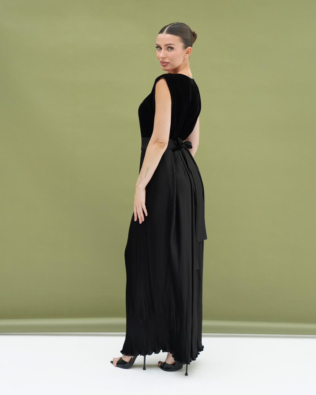 Black velvet cut sleeve